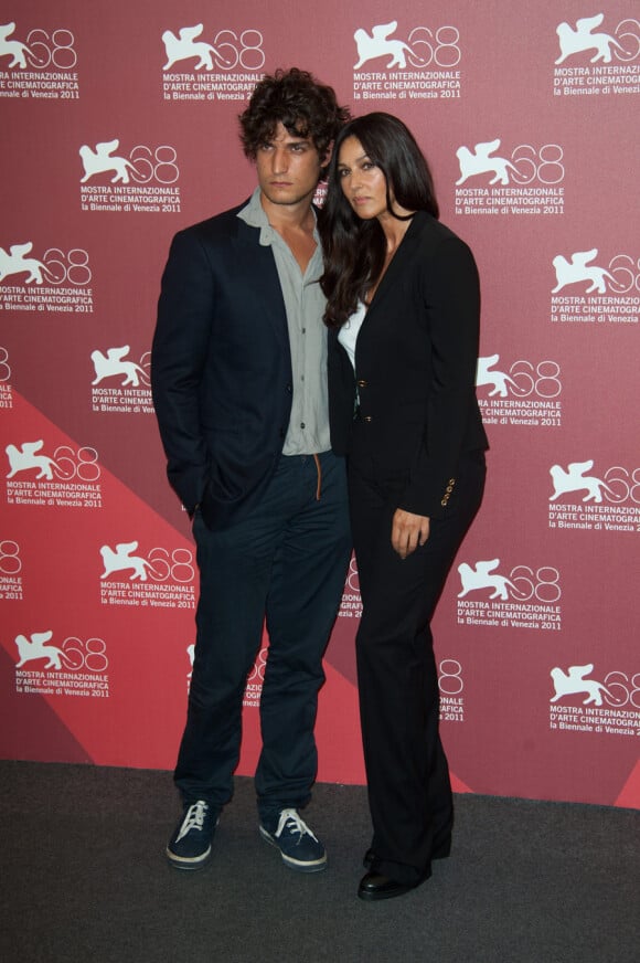 Louis Garrel et Monica Bellucci, superbe duo, lors du photocall du film Un été brûlant au festival de Venise le 2 septembre 2011