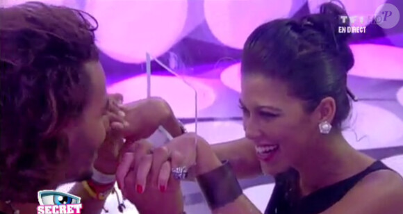 Emouvantes retrouvailles entre Daniel et Ayem (prime time du vendredi 2 septembre 2011).