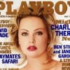 C'est topless que Charlize Theron réalise la couverture du magazine masculin Playboy. Mai 1999.