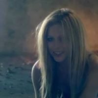 Avril Lavigne : Beaucoup de larmes dans son clip Wish You Were Here