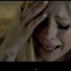 Avril Lavigne en larmes dans son nouveau clip, Wish You Were Here