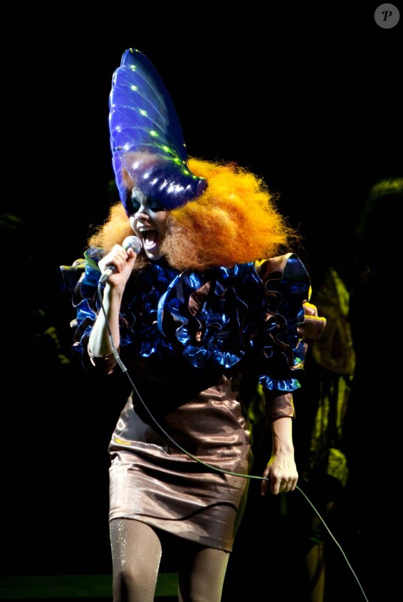 Björk sur la scène du Bestival, sur l'île de Wight, le 11 septembre 2011.