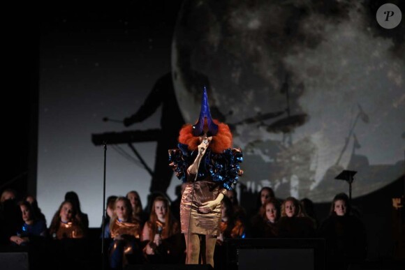 Björk sur la scène du Bestival, sur l'île de Wight, le 11 septembre 2011.