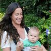 Alanis Morissette et son petit Ever, à Los Angeles, 14 septembre 2011.