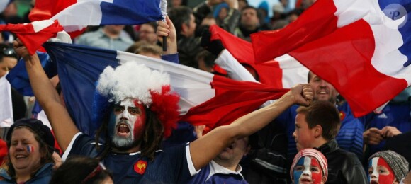 Masque de Mickey, maquillage bleu-blanc-rouge, les Français se sont montrés bien plus efficaces en tribunes que sur le terrain !