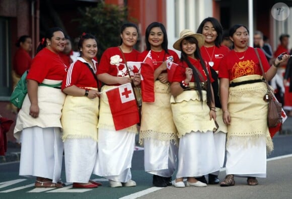 Les supportes des Tonga se sont déplacés en masse pour acclamer les leurs, revêtant costumes traditionnels... et moins traditionnels !