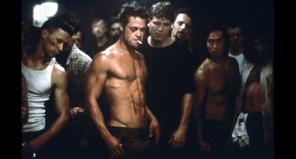 Brad Pitt joue les boxeurs dans Fight Club