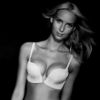 Adriana Cernanova, sublime, dans la dernière publicité Wonderbra