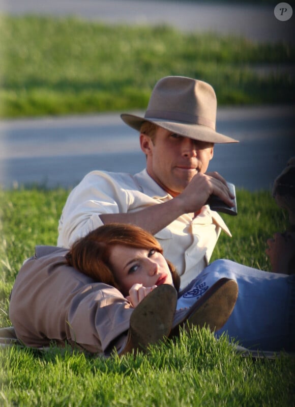 Les acteurs Ryan Gosling et Emma Stone en costumes d'époque à Los Angeles, sur le tournage de The Gangster Squad le 20 septembre 2011