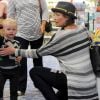 Rebecca Gayheart enceinte s'est accordée une session shopping avec sa petite Billie Beatrice à Beverly Hills, le 21 septembre 2011