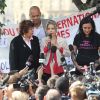 Tristane Banon et plusieurs associations féministes manifestent place du Châtelet à Paris pour que la parole des femmes soit mieux entendue, le 24 septembre 2011. 