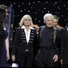 Charles Aznavour, mercredi 28 septembre 2011, était bien entouré (ici au côté de sa fille aînée Seda) pour la soirée spéciale au profit de l'association Aznavour pour l'Arménie, à l'Olympia. Plein d'amis sur scène, plein d'amis dans la salle...