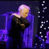 Un slow solitaire sur Les Plaisirs démodés...
Charles Aznavour, mercredi 28 septembre 2011, était bien entouré pour la soirée spéciale au profit de l'association Aznavour pour l'Arménie, à l'Olympia. Plein d'amis sur scène, plein d'amis dans la salle...