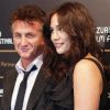 Sean Penn et Shanon Costello officialisent leur amour sur le tapis rouge du festival de Zurich qui honore par la même occasion l'acteur américain. Le 28 septembre 2011.