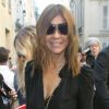 L'ex rédactrice en chef de Vogue Paris Carine Roitfeld est venue titiller Mademoiselle Agnès et Alexandra Golovanoff sur leur terrain en se rendant au défilé Balenciaga, avec une classe qui lui est typique. Paris, le 29 septembre 2011.