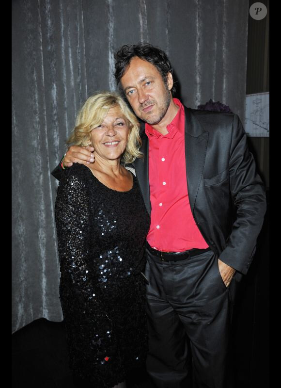 Nicoletta et son mari à la soirée organisée par Cristiana Arcengeli pour le lancement de sa  nouvelle gamme de cosmétiques à L'Arc à Paris, le 1e octobre 2011