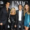 Nicoletta, Kenzo, Cristiana Arcangeli et son mari à la soirée organisée par la Brésilienne pour le lancement de sa nouvelle gamme de cosmétiques à L'Arc à Paris, le 1e octobre 2011