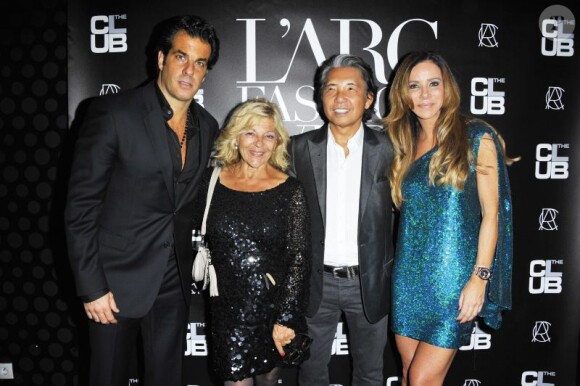 Nicoletta, Kenzo, Cristiana Arcangeli et son mari à la soirée organisée par la Brésilienne pour le lancement de sa nouvelle gamme de cosmétiques à L'Arc à Paris, le 1e octobre 2011