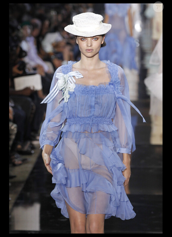 Miranda Kerr chez Galliano a fait sensation lors de la Fashion Week parisienne 