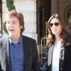 Paul McCartney et sa compagne Nancy Shevell sortant de leur hôtel  à Paris le 3 septembre 2011