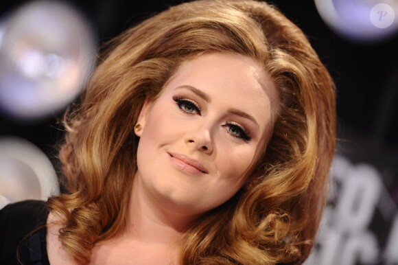 Adele lors des MTV Video Music Awards à Los Angeles, le 28 août 2011. En octobre, la chanteuse anglaise a dû annuler sa tournée aux Etats-Unis en raison d'une hémorragie des cordes vocales.