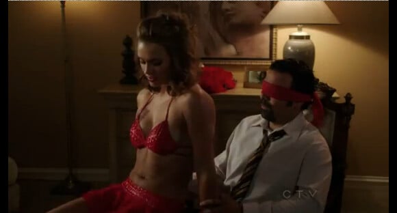 Eva Longoria alias Gaby se lance dans le lapdance pour séduire Carlos dans la saison 8 de Desperate Housewives. Hélas, elle abandonne vite l'idée ! 
