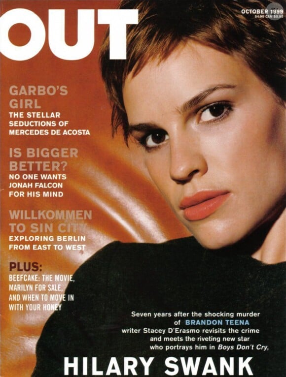 Hilary Swank a 25 ans en octobre 1999 lorsqu'elle pose en couverture de Out.