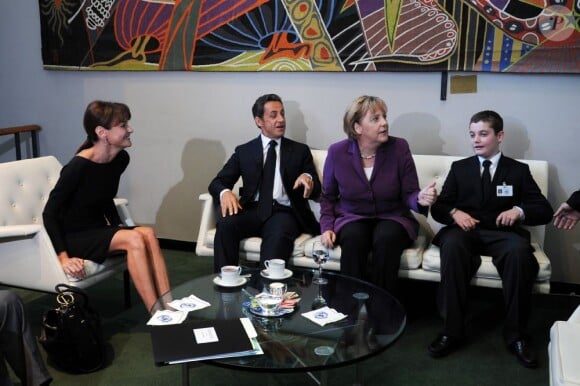 Carla Bruni-Sarkozy, Nicolas Sarkozy, Angela Merkel et Louis Sarkozy en septembre 2010.
