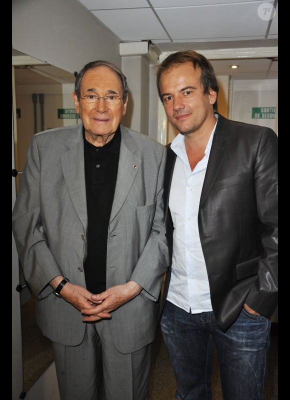Stéphane Henon et Robert Hossein lors de l'enregistrement de l'émission Vendredi sur un  plateau diffusée vendredi 7 octobre sur France 3 et consacrée à Robert  Hossein.