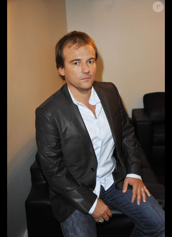 Stéphane Henon lors de l'enregistrement de l'émission Vendredi sur un  plateau diffusée vendredi 7 octobre sur France 3 et consacrée à Robert  Hossein.