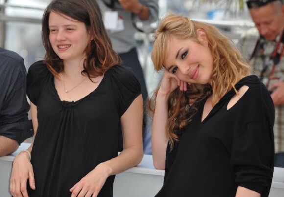 Pauline Etienne et Louise Bourgoin, ici à Cannes en mai 2010 à l'affiche de L'Autre Monde de Gilles Marchand.