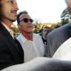 Arnold Schwarzenegger se faufile pour accéder jusqu'à son musée, le 6 octobre 2011 à Thal en Autriche