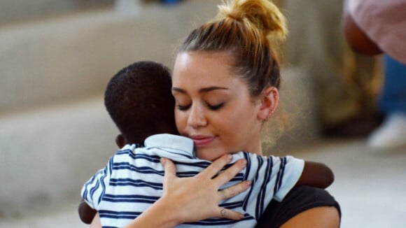 Miley Cyrus : De voyage en Haïti, sa fibre maternelle ressurgit