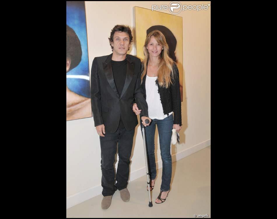 Marc et Sarah Lavoine à l'exposition d'Ara Starck - Purepeople