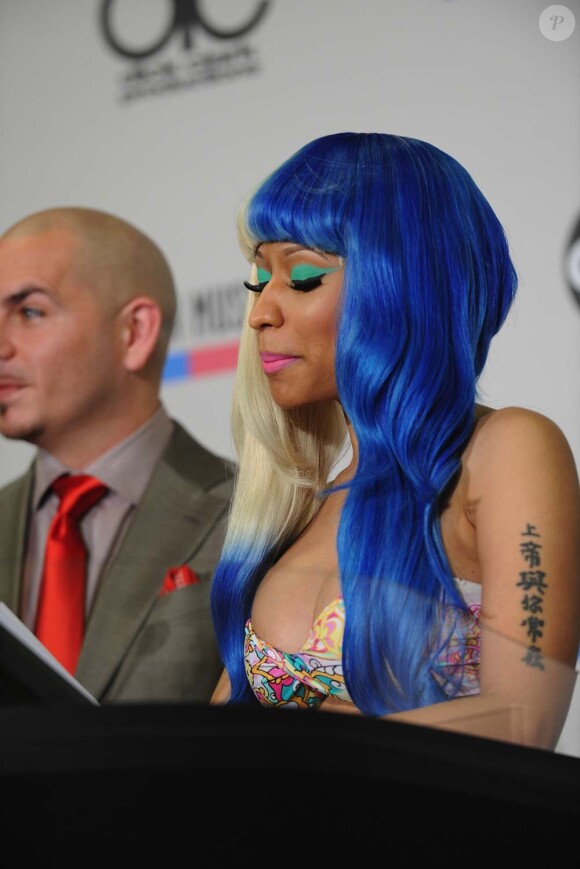 Nicki Minaj et Pitbull annoncent les nominations des 39e American Music Awards à Los Angeles, le 12 octobre 2011.