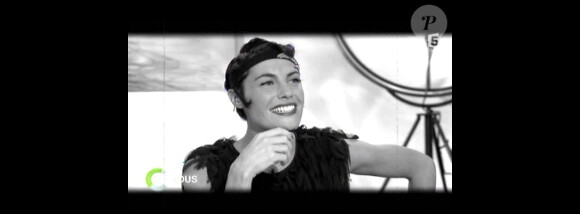 Alessandra Sublet, craquante, dans l'émission C à vous sur France 5 consacrée au film The Artist