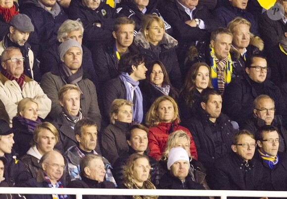 Le prince Carl Philip et sa compagne Sofia Hellqvist, le 11 octobre 2011, toujours plus amoureux, au stade Rasunda de Solna, dans l'agglomération de Stockholm, pour assister à la victoire de la Suède sur les Pays-Bas (3-2) lors de la dernière journée des éliminatoires pour l'Euro 2012.