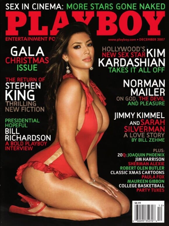 Décembre 2007 : Kim Kardashian pose pour le magazine masculin Playboy.