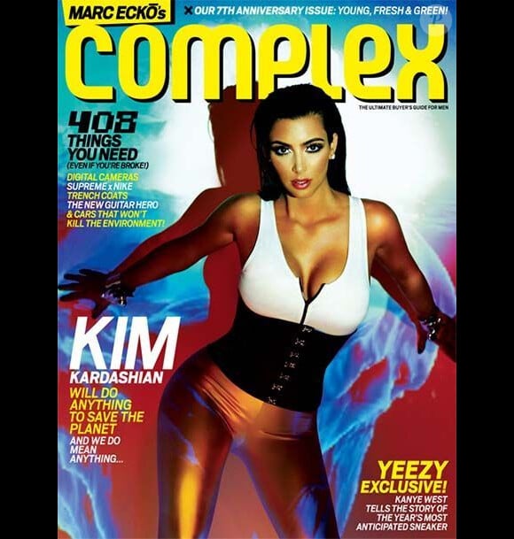 Avril 2009 : la star de Keeping Up With The Kardashians pose en Une du magazine Complex, formidablement moulée dans sa combinaison.