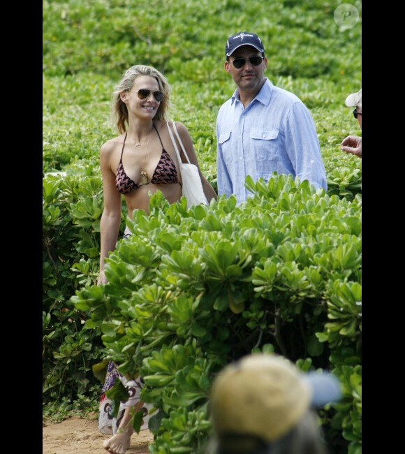 Molly Sims en lune de miel à Hawaï avec son mari Scott Stuber le 28 septembre 2011