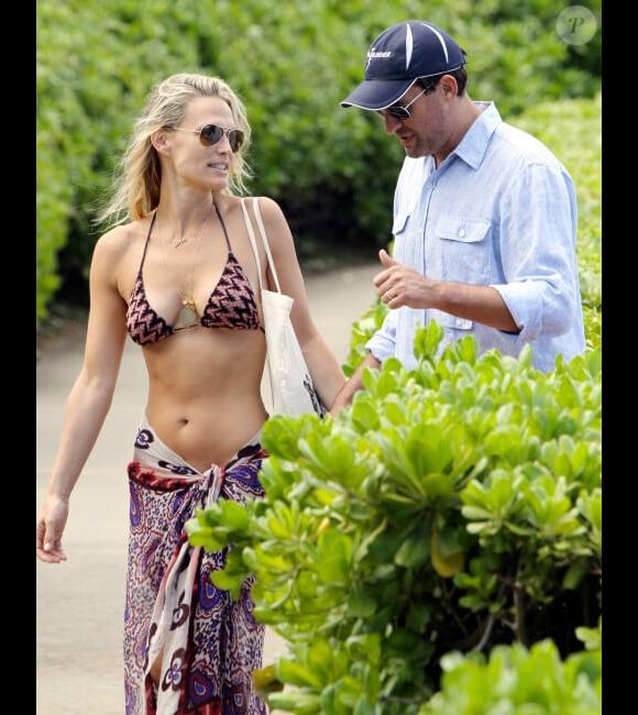 Molly Sims en lune de miel à Hawaï avec son mari Scott Stuber le 28 septembre 2011