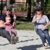 Eric Dane, sa femme enceinte Rebecca Gayheart et leur fille Billie Beatrice dans un parc de Beverly Hills le 15 octobre 2011
