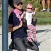 Eric Dane avec sa fille Billie Beatrice dans un parc de Beverly Hills le 15 octobre 2011
