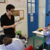 Michael Gregorio dicte la dictée d'Ela, à l'école Blanche de Castille, à Paris, le 17 octobre 2011