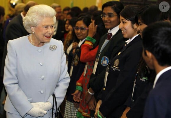 Les étudiants étaient ravis de la présence de la reine Elizabeth II, qui inaugurait lundi 17 octobre 2011, au Wellington College de Crowthorne, la conférence internationale de Round Square.