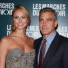 George Clooney et Stacy Keibler présentent Les Marches du pouvoir, à Paris, le 18 octobre 2011.