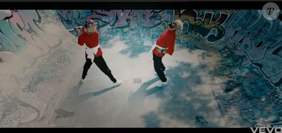 Séquence tarantinesque... Après un an sans nouveauté, The Ting Tings revient avec Hang it up, premier extrait d'un album attendu pour janvier 2012. Pour les besoins du clip, Katie White et Jules de Martino traînent au skate park et se tapent un délire à la Kill Bill.