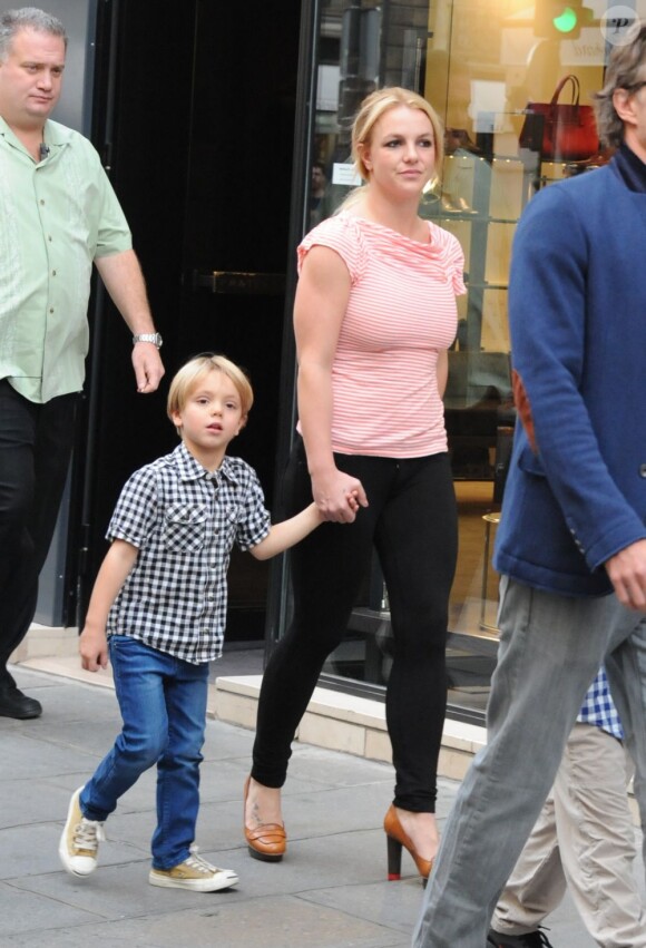 Britney Spears et ses fils à Paris le 4 octobre 2011