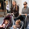 Sarah Jessica Parker en balade dans les rues de New York avec ses jumelles Tabitha et Marion, le 20 octobre 2011