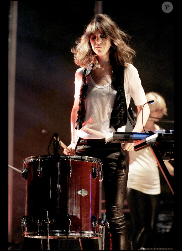 Charlotte Gainsbourg en concert à Turin en 2010